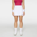 white_5677