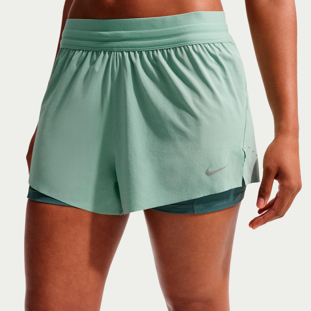 Nike Swift 2in1  Running shorts Women - light green, silver