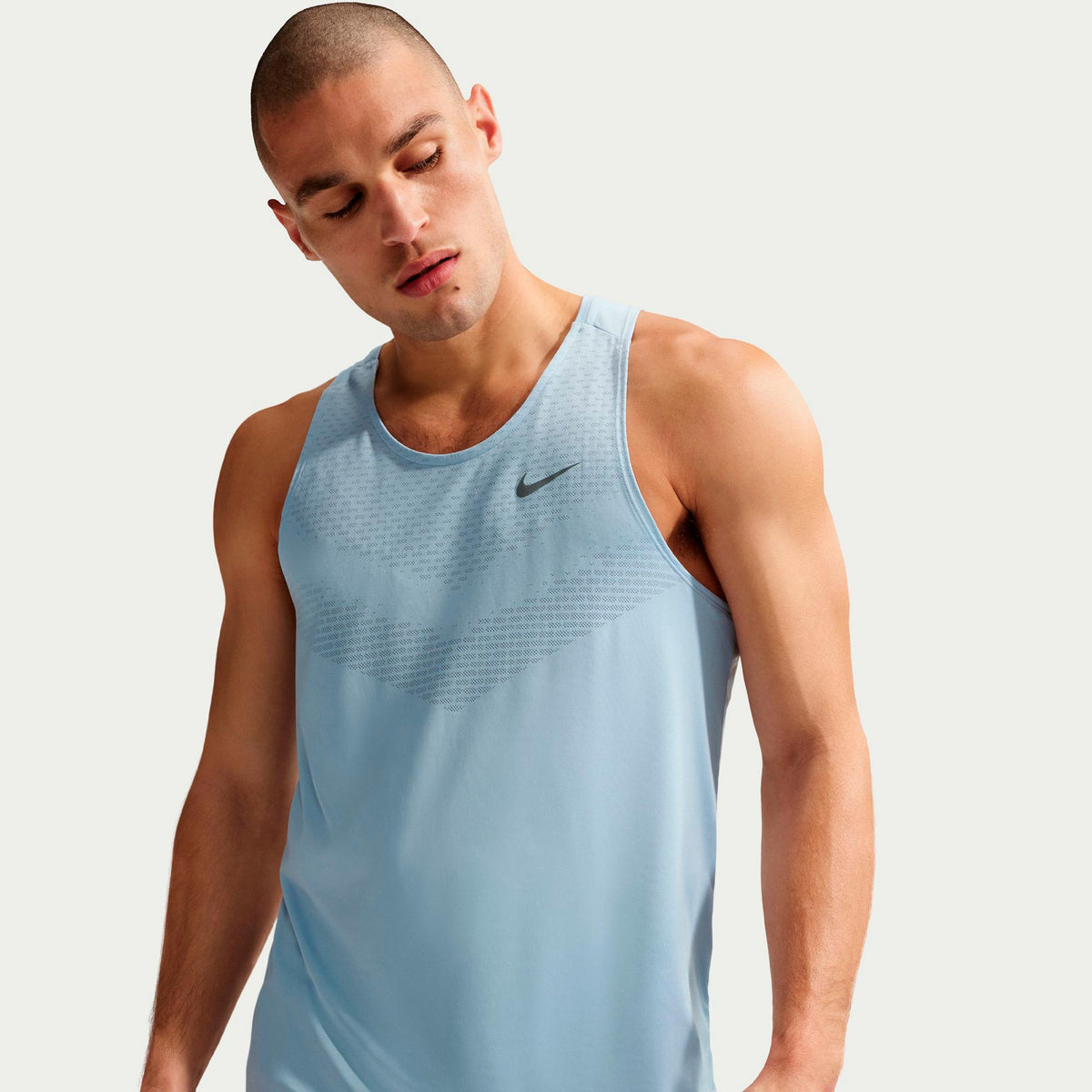 Nike Stride Running shirt Men - light blue, silver