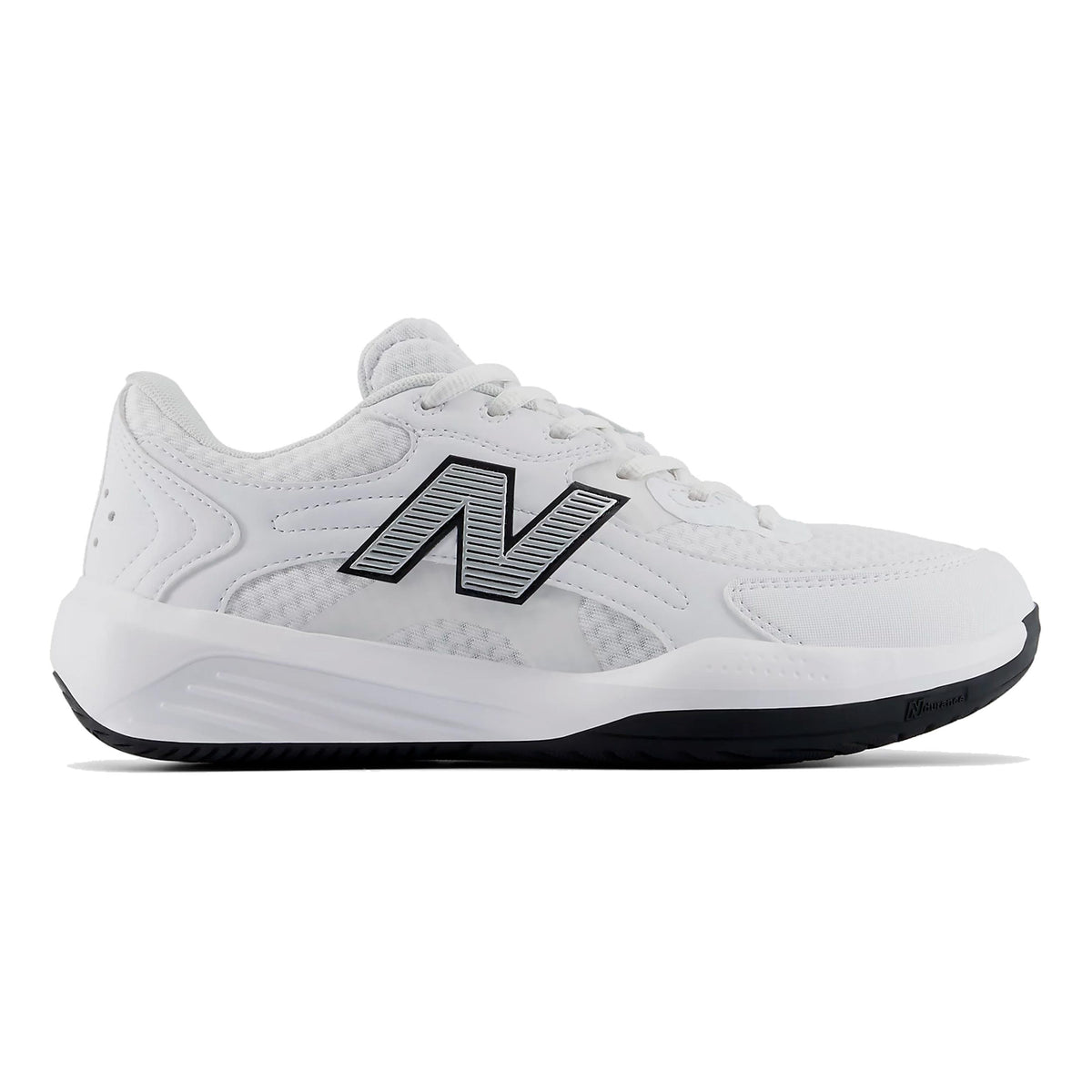 New Balance 696v7 All court shoe Women - white, black